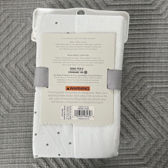 TWO neutral newborn items: Aden + Anais Swaddles & Cloud Island Bassinet Sheets - Picture 7 of 9